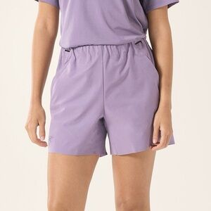 Arc'teryx Women's Teplo Shorts 5" in Velocity Lavender Size 4